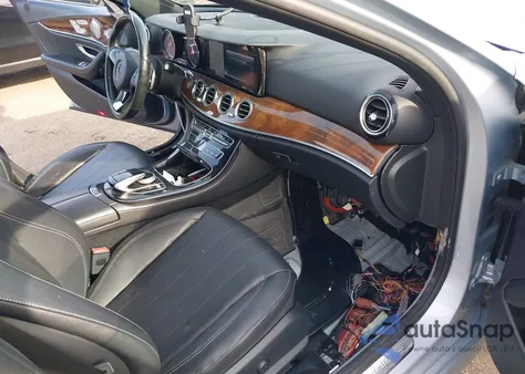 2017 Mercedes-Benz E 300 4Matic z USA, uszkodzony, nr VIN WDDZF4KB9HA086366